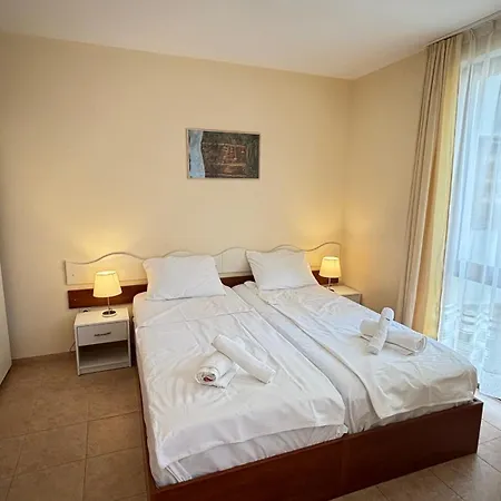 Apartmán With Pool View *